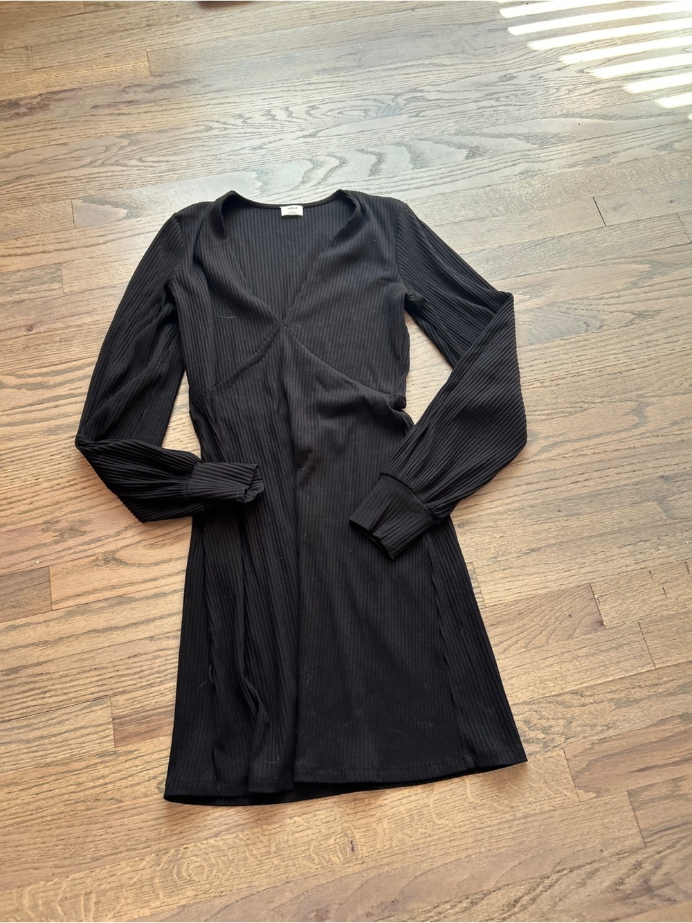 Wilfred Black Ribbed V-Neck Long Sleeve Dress